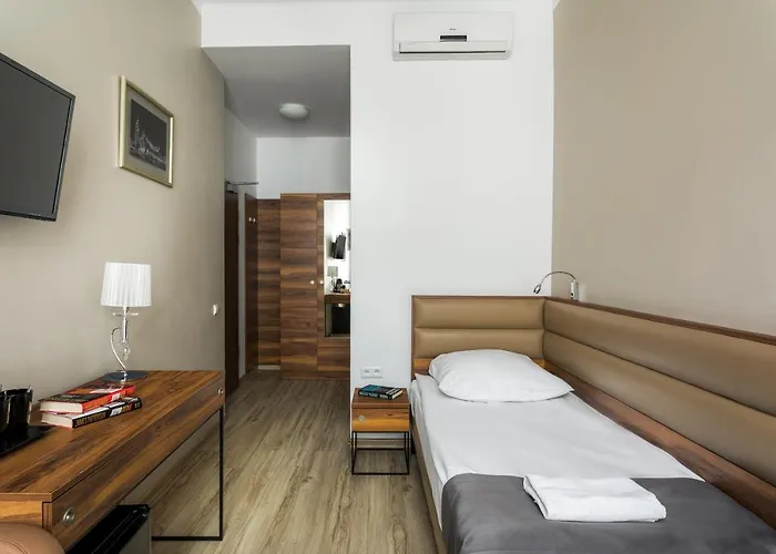 G12 Aparthotel