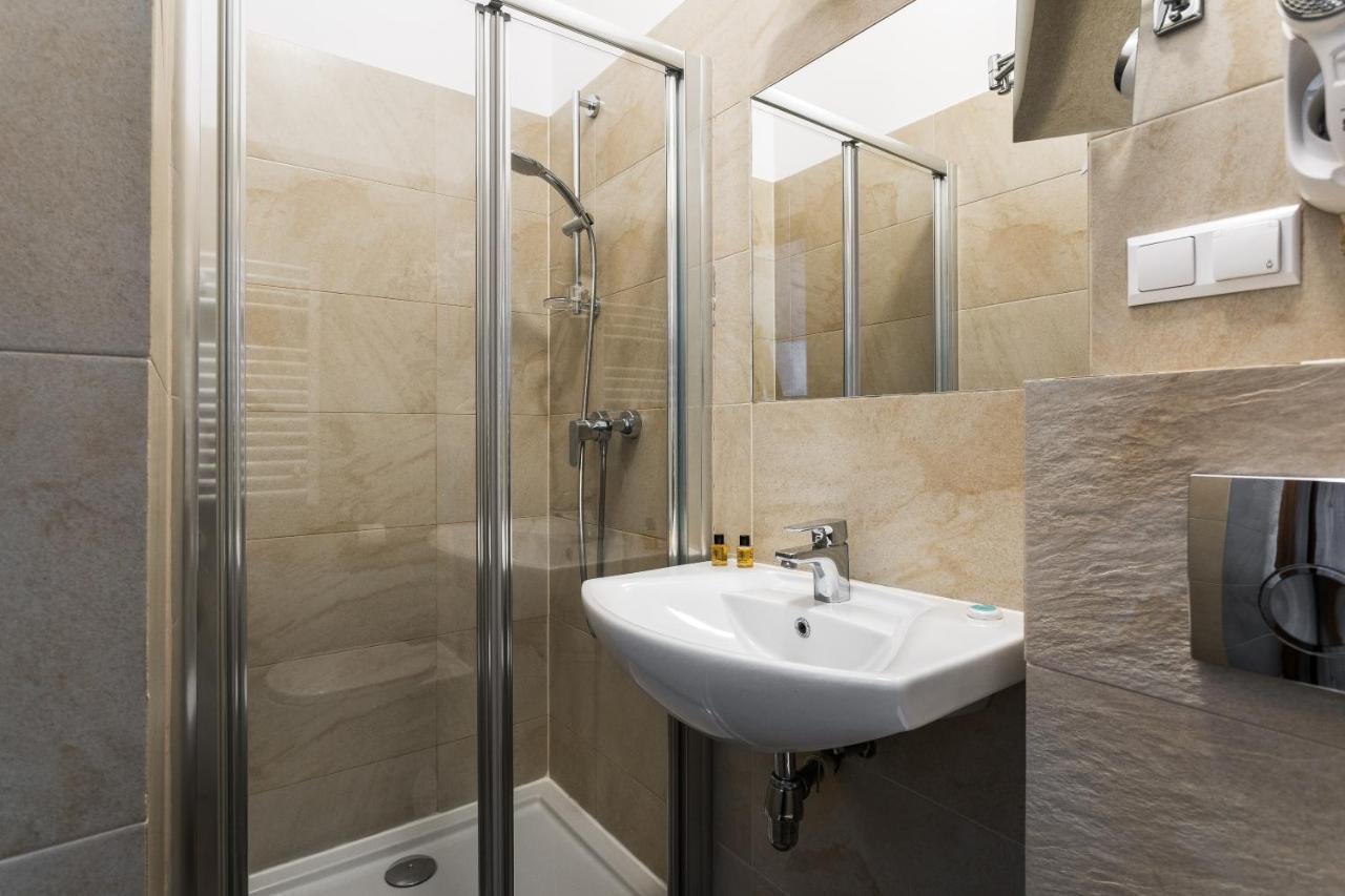G12 Apartament *