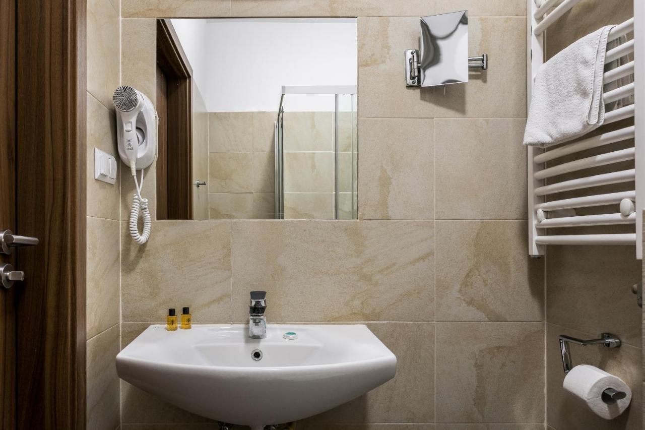 Apartament G12 *